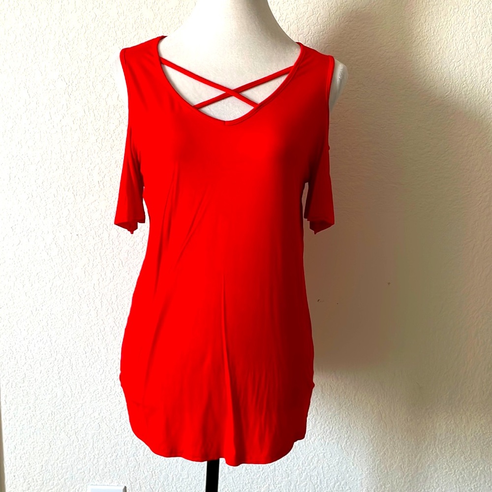 Boutique • Red Cold Shoulder Criss Cross V Neck Tunic Top